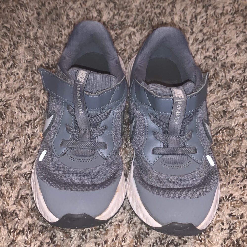 Boys Nikes gray size 13 worn a few times